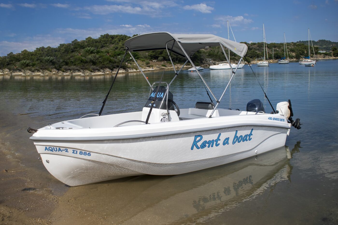 Aqua 2 motorboat, 4.5m, seats 6